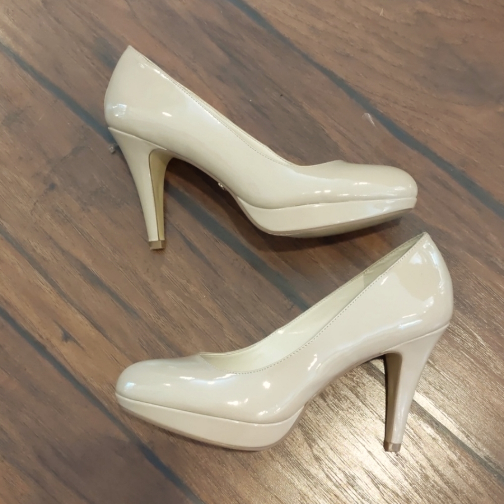 Nickels Nude Patent pumps heels 7